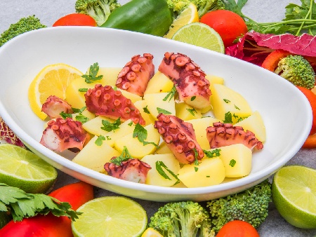 Салата с октопод и картофи - снимка на рецептата Салата с октопод и картофи - снимка на рецептата